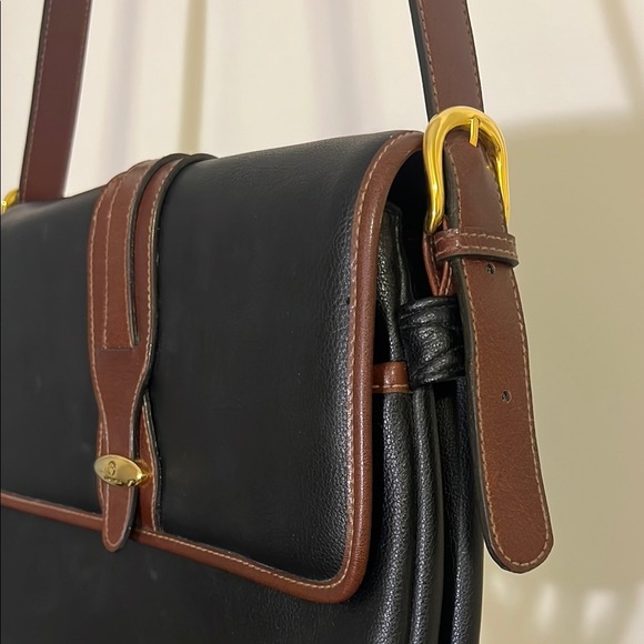 Elegant Black and Brown Crossbody Bag with Adjustable Strap - Picture 4 of 11